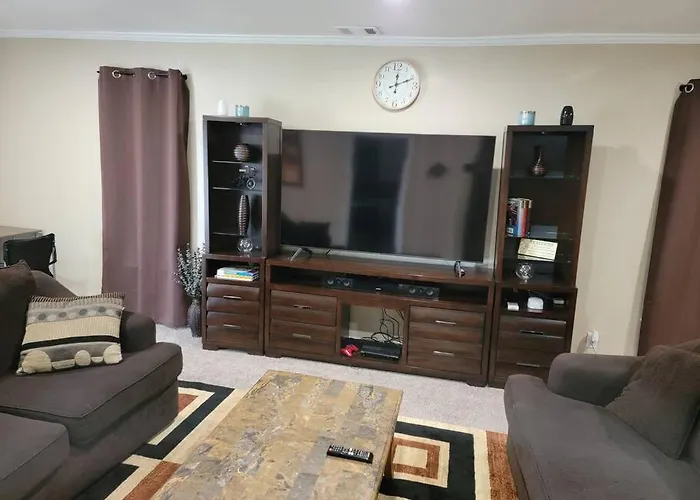 City Cottage 2Br/1Ba Near Downtown