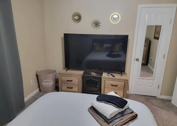 City Cottage 2Br/1Ba Near Downtown